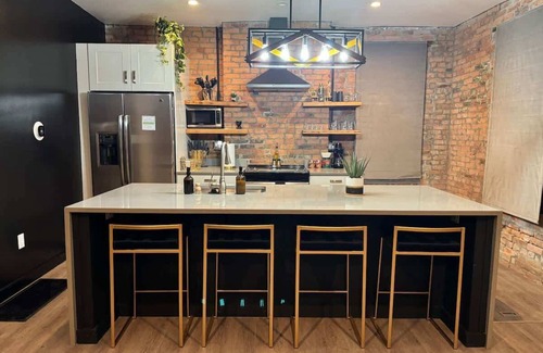 Italian Village Resort | Jungle House Downtown Columbus – Modern Boutique Suites