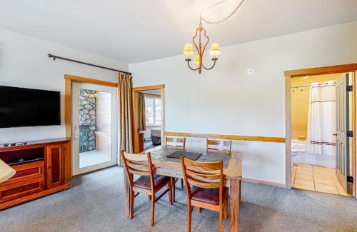 Mammoth Lakes Hotel | Juniper Springs Lodge 119