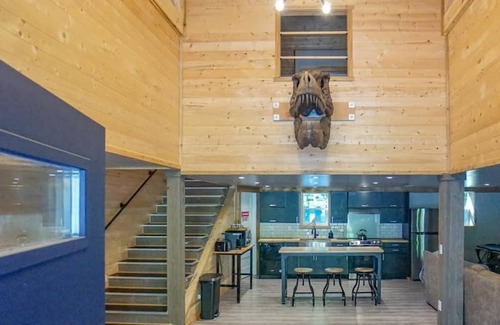 Washougal House | Jurassic Themed Adventure 4BR Home With Hot Tub