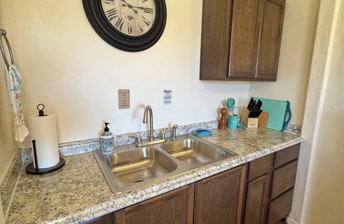 Sierra Vista Southeast Apartment | Just 20 mins from Bisbee! 2 Room Guest Suite on country hobby farm