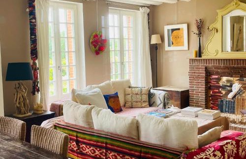 Saint-Nicolas-de-Sommaire Bed & Breakfast | Juste le bruit des fleurs