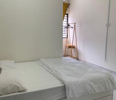 Lumut House | Juwita&Arjuna Homestay Teluk Senangin