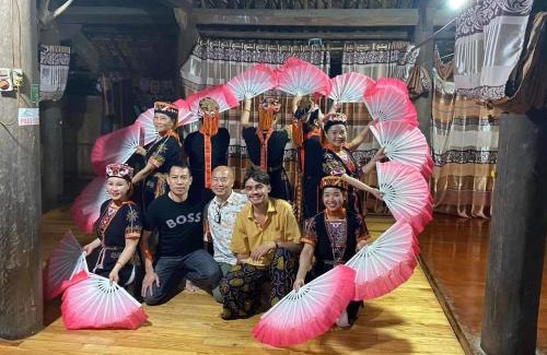 Ngoi Tu House | Kính kiều homestay