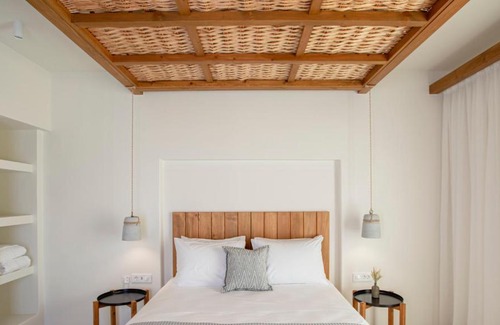 Livadi Apartment | Kalami Suites