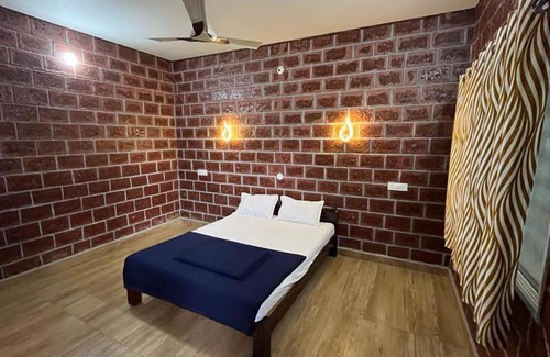 Dandeli House | Kali river point