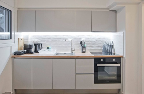 Pangrati Apartment | Kallimarmaro Cozy Retreat Ctr, AC, WiFi, Kitchen