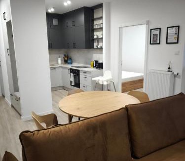 Starogard Gdanski Apartment | Kameralny NOWY Apartament w centrum miasta, Duży Parking, FV, Luksusowo wyposażony, PlayStation 5, Balkon, Klimatyzacja, Taras, Winda, Wyposażona kuchnia