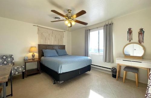 Kanab House | Kanab home with HUGE fenced in backyard-Pets Welcome