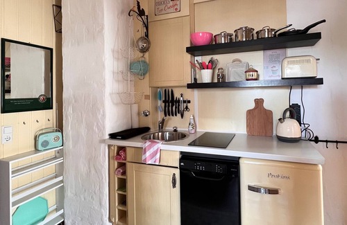 Trichtingen Apartment | Kanne Honeymoon Apartment historic, central for romantic getaways
