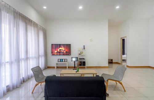 Kampung Kerinchi Apartment | Karaoke Party Penthouse at KL Gateway by Cobnb
