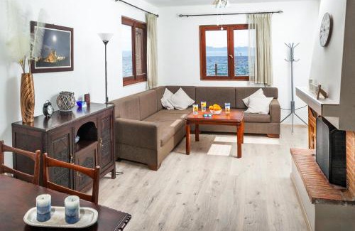 Artemida House | Karnagio Seafront in Agria