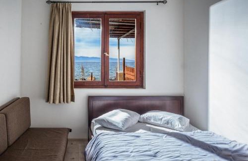 Artemida House | Karnagio Seafront in Agria