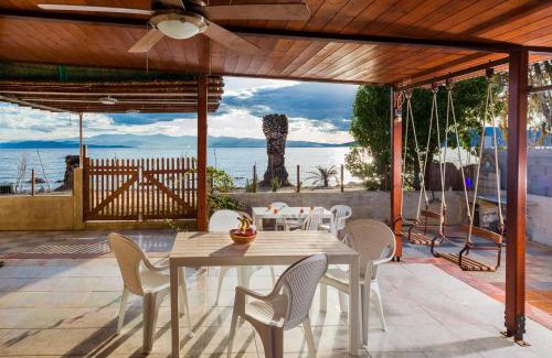 Artemida House | Karnagio Seafront in Agria