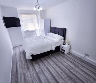 Belvedere Apartment | Kas cosy 2 Bedroom Apartment in Belvedere with great transportation links