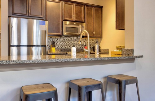 Central West End Apartment | Kasa Charming 2 BD Gym Access St Louis