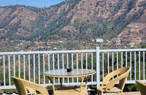 Kumarhatti Apartment | Kasauli Green View with Pool by Kasauli Vista