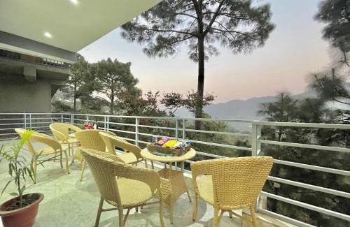 Kumarhatti Apartment | Kasauli Green View with Pool by Kasauli Vista