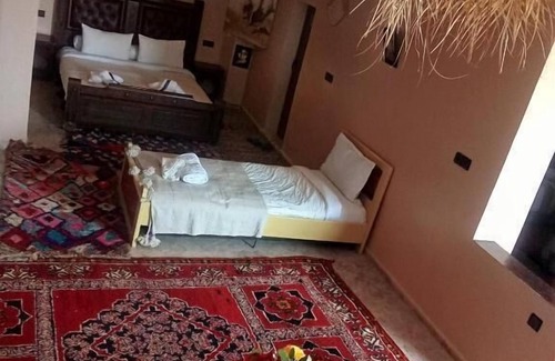Souk Lakhmis Dades Hotel | kasbah amlal
