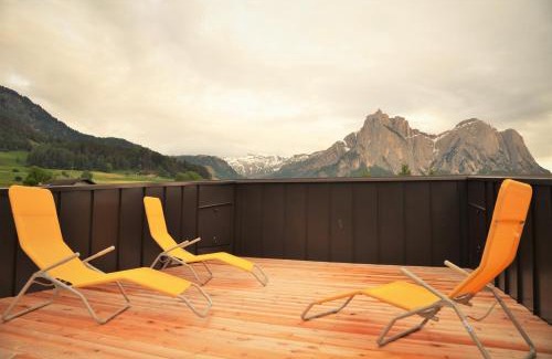 Kastelruth Apartment | Kastelart - Karbon