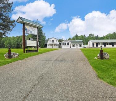 Sherman Station Hotel | Katahdin Valley Motel