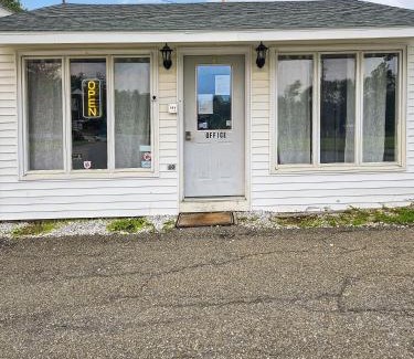 Sherman Station Hotel | Katahdin Valley Motel