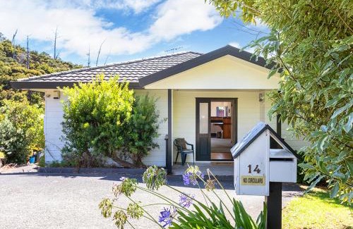Snells Beach House | Kawau Vista - Snells Beach Holiday Home