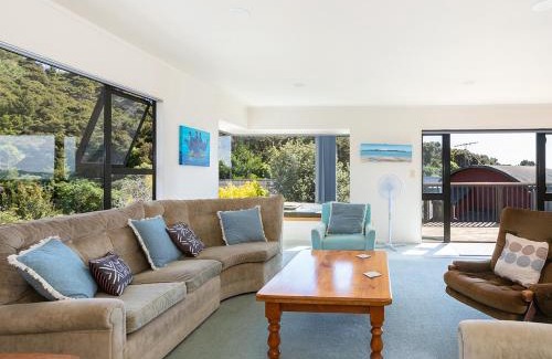 Snells Beach House | Kawau Vista - Snells Beach Holiday Home