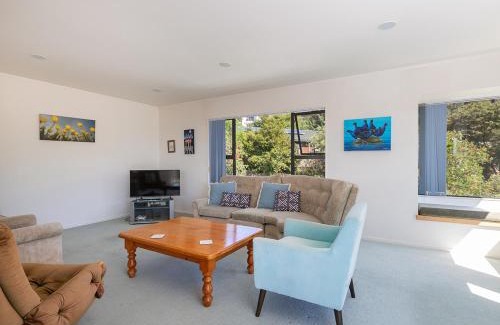 Snells Beach House | Kawau Vista - Snells Beach Holiday Home