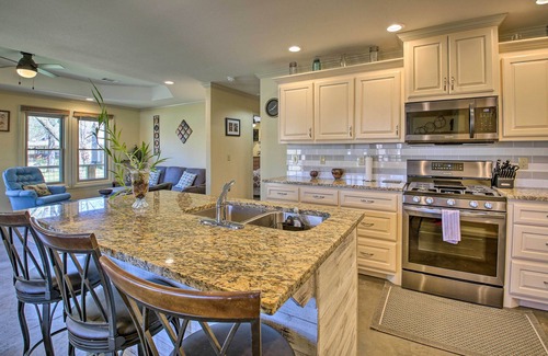 Piney House | Kayaks & Boat Slip: Waterfront Hot Springs Home!