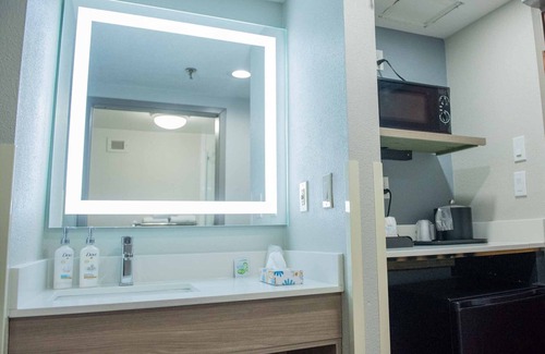 Keene Hotel | Keene Elm City Hotel, an Ascend Collection Hotel