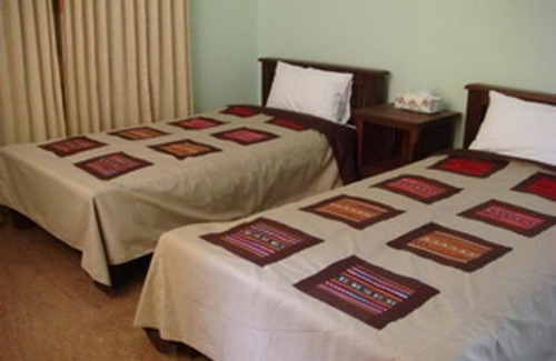 Phon Phisai House | Keerawan House Rim Khong