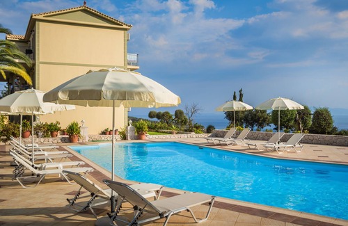 Mousata Apartment | Kefalonia Lourdata, studios with pool, sea view