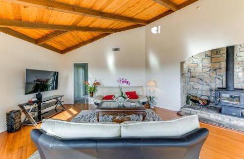 Clear Lake House | Kelseyville Home with Deck and Clear Lake Views!