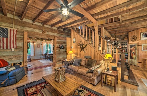 Waverly House | Kentucky Lake Views Cozy Cabin in Waverly!