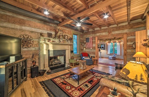 Waverly House | Kentucky Lake Views Cozy Cabin in Waverly!