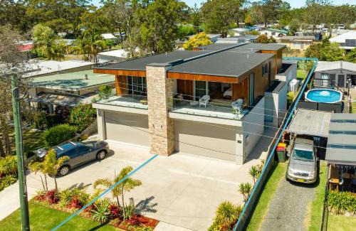 Huskisson House | Keppel - Pet Friendly - 4 Mins Walk to Beach