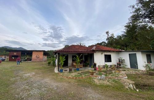 Hulu Selangor House | Kerlingfornia Pond View Homestay