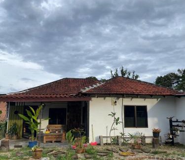 Hulu Selangor House | Kerlingfornia Pond View Homestay