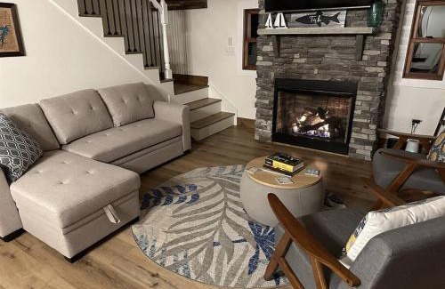 Manson Apartment | Kerr Lake-Pvt Dock included-Beach area and Cove