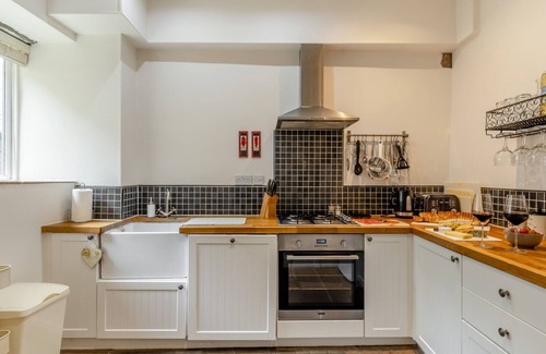 High Peak House | Kestrel Cottage - Two Bedroom House, Sleeps 4