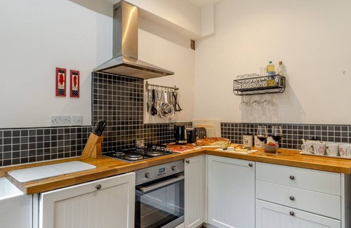 High Peak House | Kestrel Cottage - Two Bedroom House, Sleeps 4