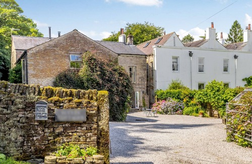 High Peak House | Kestrel Cottage - Two Bedroom House, Sleeps 4