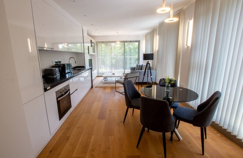 Chiswick Riverside Apartment | Kew Bridge by Charles Hope