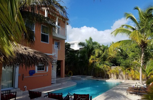 Ocean Isle Estates House | Key Largo 5/5, Pool, Jacuzzi, Outdoor Kitchen, Tiki Hut, 70 ft wide dock, Ocean