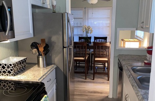 Lake Worth Corridor House | Key West House ! Patio Grill Firepit Fenced Backyard Driveway Biz Ready Lg Group