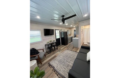 Carbon Hill House | Khyla-NEW tiny home with shared fishing pond