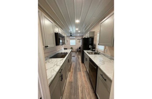 Carbon Hill House | Khyla-NEW tiny home with shared fishing pond