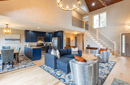 Vanderhorst Plantation House | Kiawah Home- Includes Bikes/14 min walk to Beach. 4 Bedrooms - 7 beds/2.5 Bath