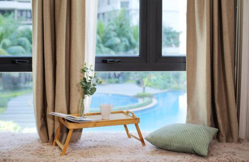 Central District Apartment | Kid-Loving Poolside Haven - 2BR - Netflix - Games
