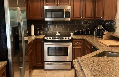 Desert Ridge West Condo | Killer Pool View Desert Ridge 90+ Day Rental